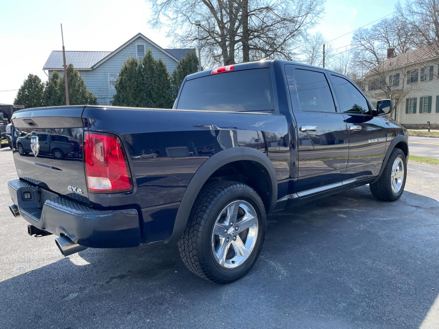 2012 blue Dodge Ram 1500 ST Crew Cab 4WD (1C6RD7KT4CS) with an 5.7L V8 OHV 16V engine, 6-Speed Automatic transmission, located at 101 N. Main Street, Muncy, PA, 17756, (570) 546-5462, 41.207691, -76.785942 - Photo#4